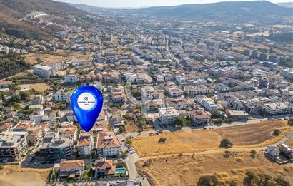 GÜZELBAHÇE YELKİDE SATILIK SİTE İÇERİSİNDE BAHÇELİ 3+1 DAİRE