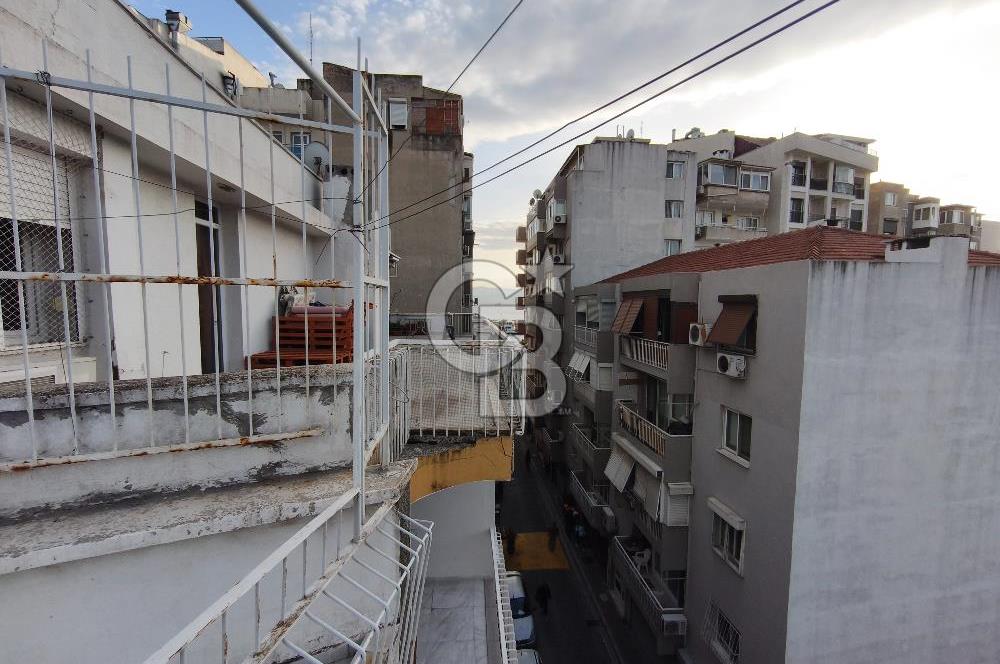 Karşıyaka Tuna Mh. Denize Yakın Geniş Teraslı Satılık 3+1 Daire