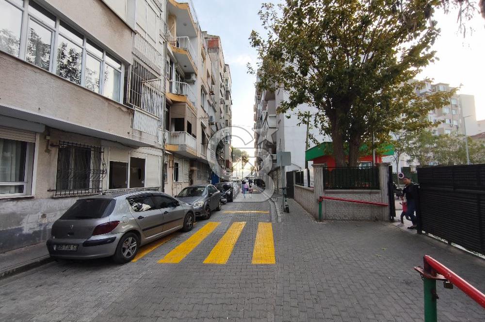 Karşıyaka Tuna Mh. Denize Yakın Geniş Teraslı Satılık 3+1 Daire