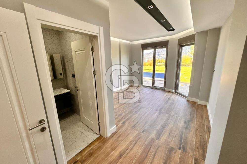 CB ENVOY | Kartepe Acısu'da Yatay Mimari Havuzlu 4+1 Lüks Villa