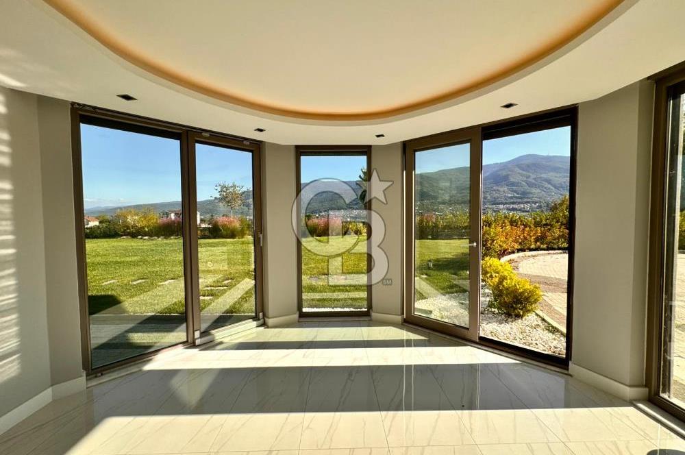 CB ENVOY | Kartepe Acısu'da Yatay Mimari Havuzlu 4+1 Lüks Villa