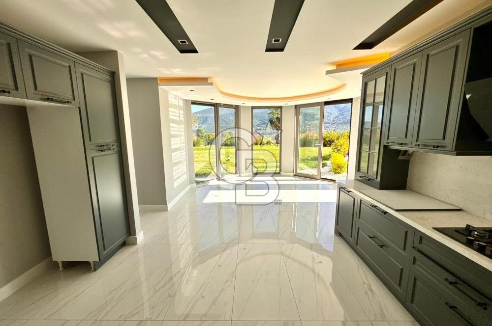 CB ENVOY | Kartepe Acısu'da Yatay Mimari Havuzlu 4+1 Lüks Villa