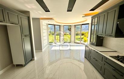 CB ENVOY | Kartepe Acısu'da Yatay Mimari Havuzlu 4+1 Lüks Villa