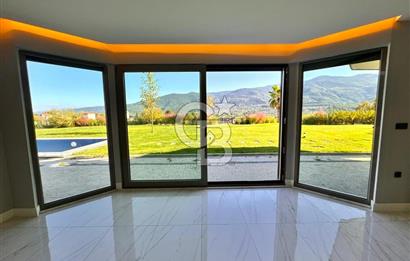 CB ENVOY | Kartepe Acısu'da Yatay Mimari Havuzlu 4+1 Lüks Villa