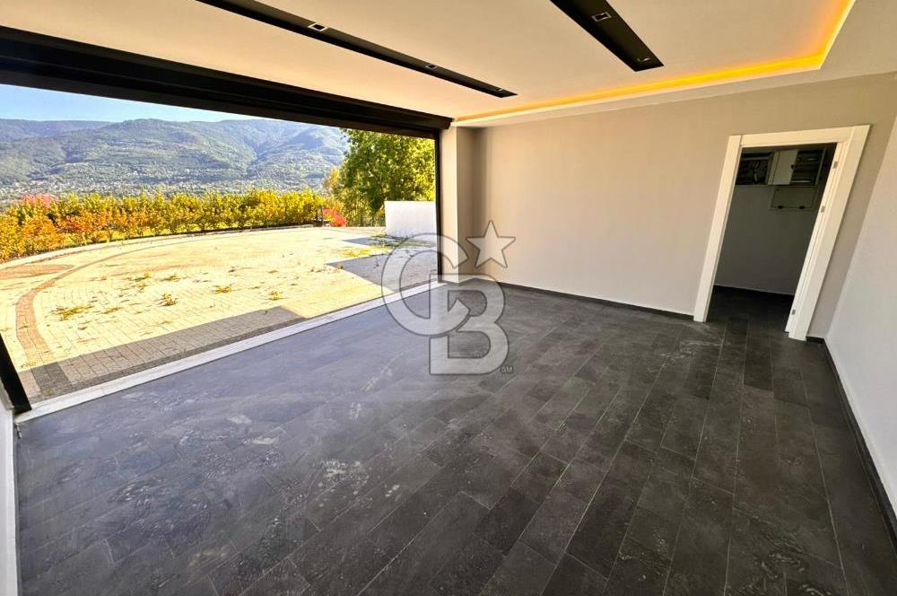 CB ENVOY | Kartepe Acısu'da Yatay Mimari Havuzlu 4+1 Lüks Villa