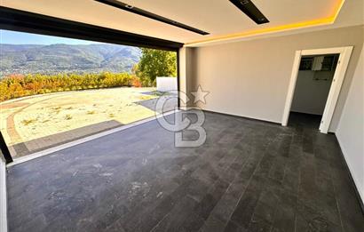 CB ENVOY | Kartepe Acısu'da Yatay Mimari Havuzlu 4+1 Lüks Villa