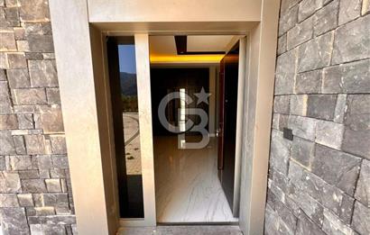 CB ENVOY | Kartepe Acısu'da Yatay Mimari Havuzlu 4+1 Lüks Villa