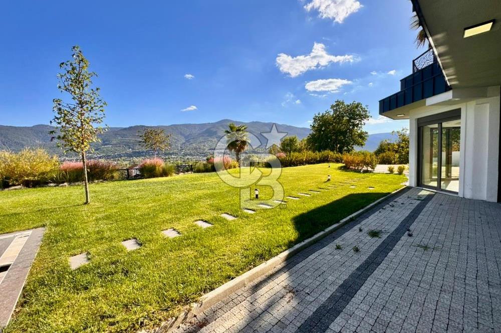 CB ENVOY | Kartepe Acısu'da Yatay Mimari Havuzlu 4+1 Lüks Villa