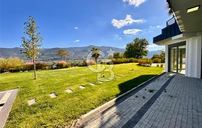 CB ENVOY | Kartepe Acısu'da Yatay Mimari Havuzlu 4+1 Lüks Villa