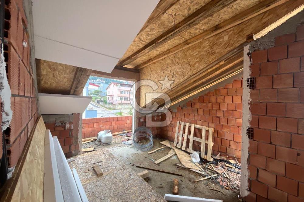 ÇENESUYU ÇINARLI DA YENİ BİNA DENİZ MANZARALI ÇATI DUBLEKS DAİRE