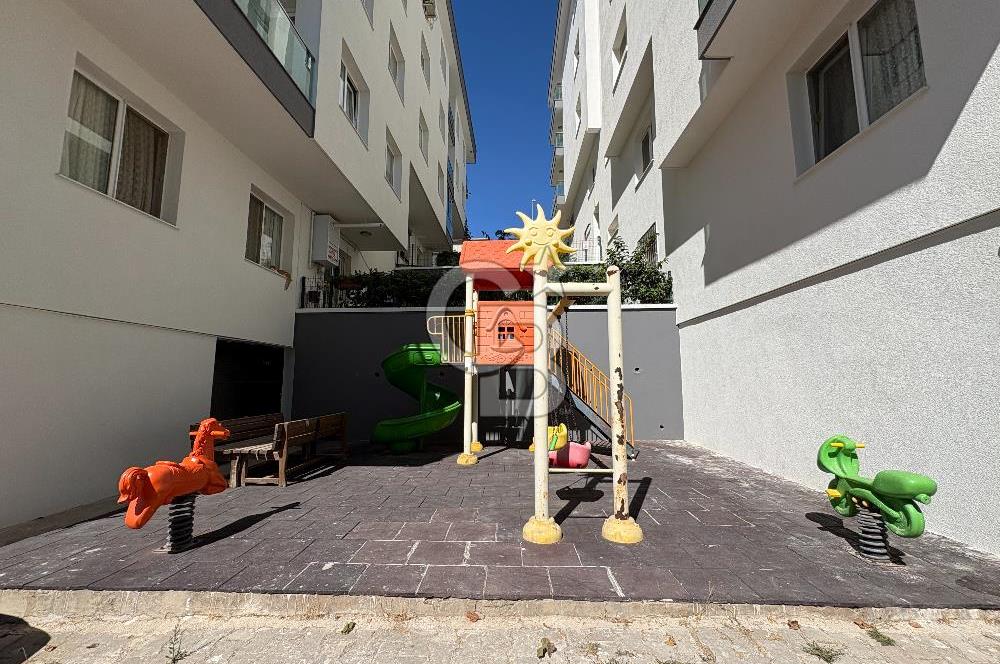 GÜZELBAHÇE YELKİDE SATILIK SİTE İÇERİSİNDE BAHÇELİ 3+1 DAİRE