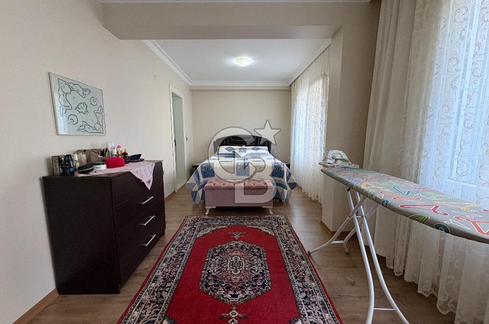 GÜZELBAHÇE YELKİDE SATILIK SİTE İÇERİSİNDE BAHÇELİ 3+1 DAİRE