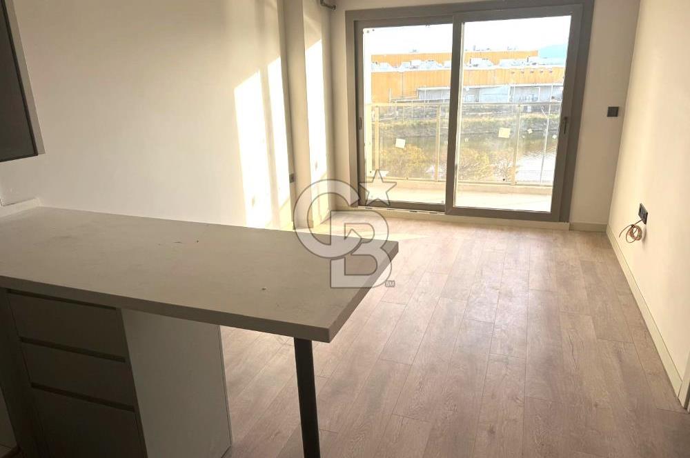 ATAŞEHİR; HAVUZLU SİTE, AKILLI EV, DENİZ MANZ. SATILIK 1+1 DAİRE