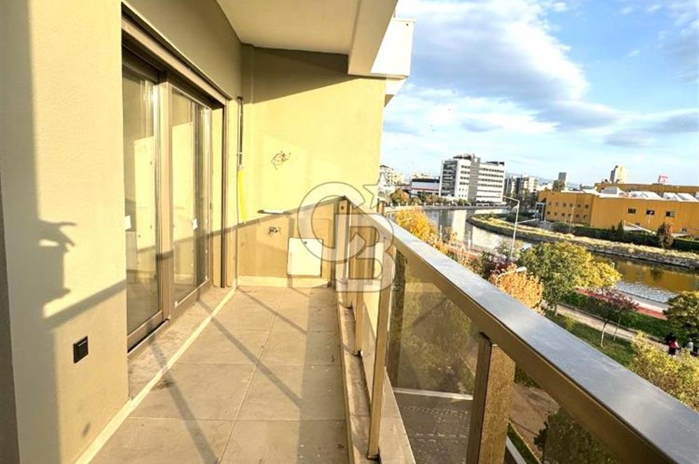 ATAŞEHİR; HAVUZLU SİTE, AKILLI EV, DENİZ MANZ. SATILIK 1+1 DAİRE