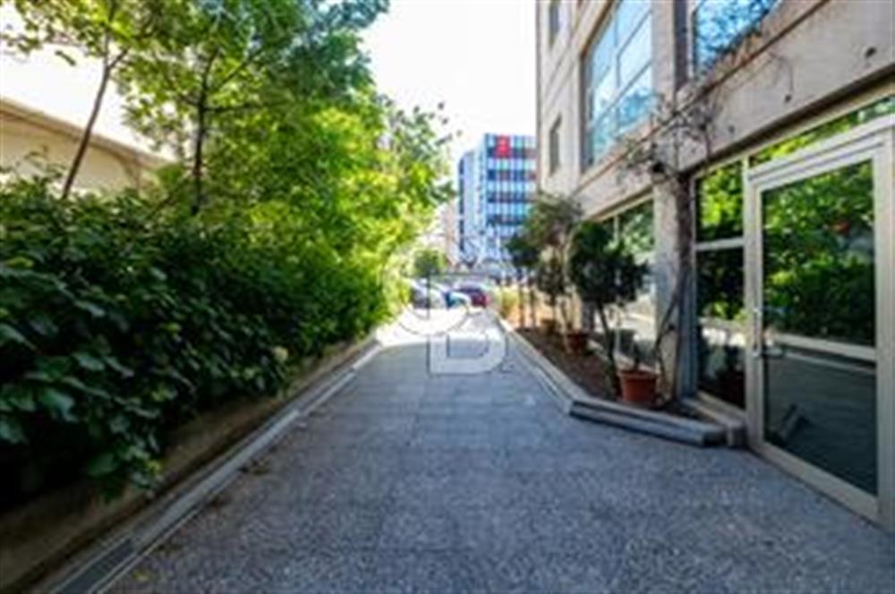 KOZYATAĞI'NDA YÜKSEK GETİRİLİ TİCARİ PLAZA