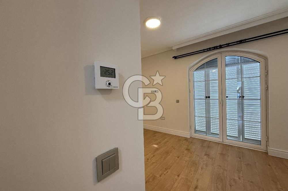 Urla İskele'de Denize 100 m 3+2 Satılık Villa