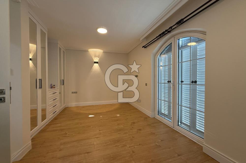 Urla İskele'de Denize 100 m 3+2 Satılık Villa