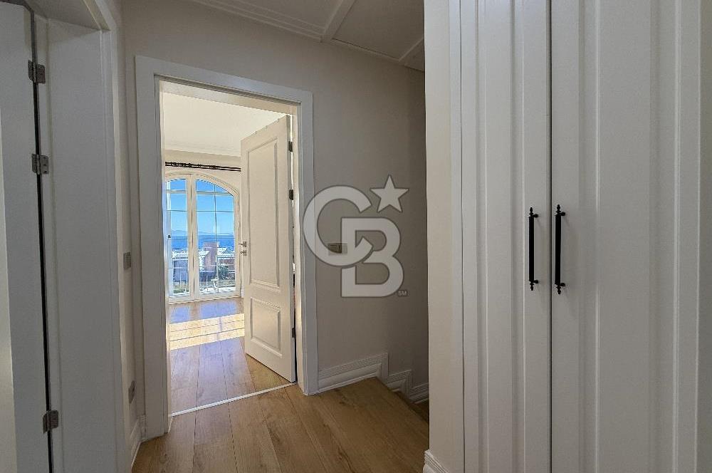 Urla İskele'de Denize 100 m 3+2 Satılık Villa