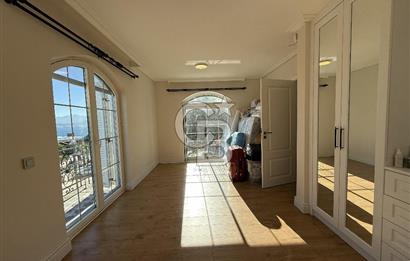 Urla İskele'de Denize 100 m 3+2 Satılık Villa