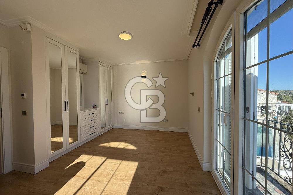 Urla İskele'de Denize 100 m 3+2 Satılık Villa