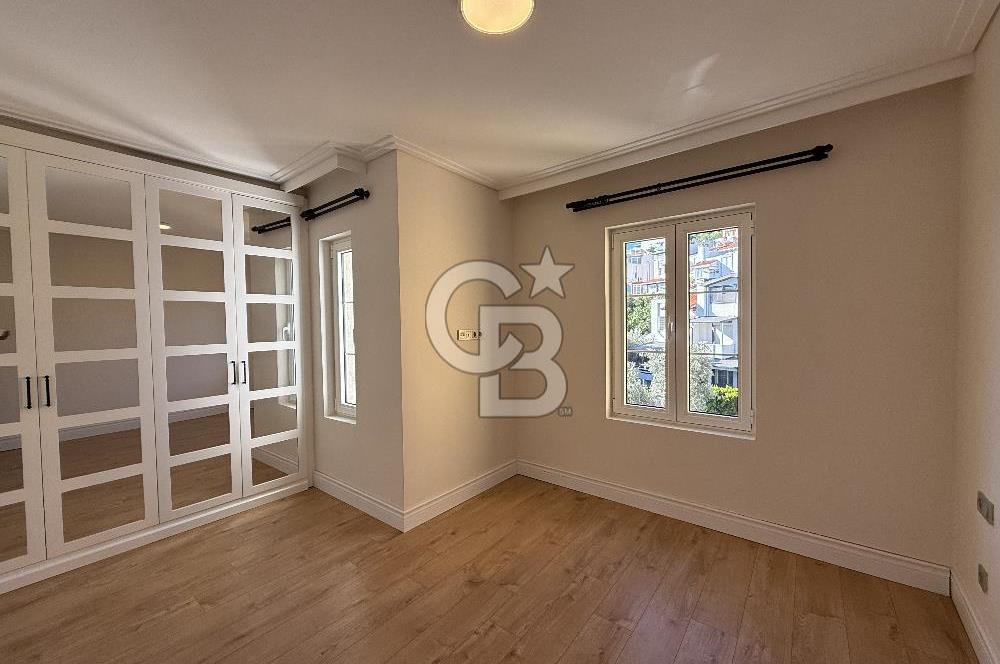 Urla İskele'de Denize 100 m 3+2 Satılık Villa