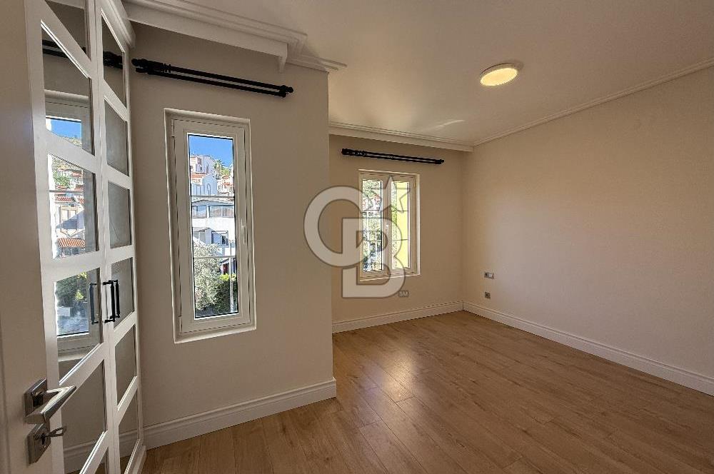 Urla İskele'de Denize 100 m 3+2 Satılık Villa