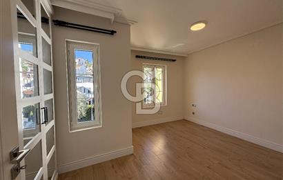 Urla İskele'de Denize 100 m 3+2 Satılık Villa