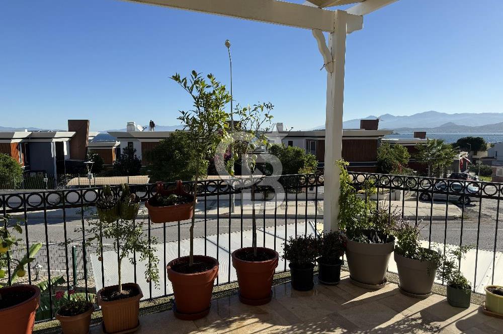 Urla İskele'de Denize 100 m 3+2 Satılık Villa