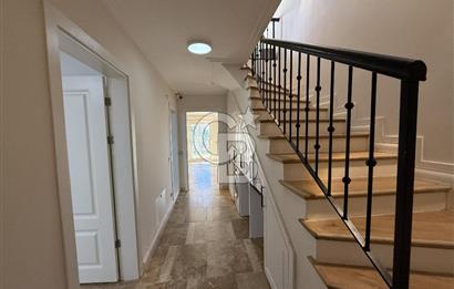 Urla İskele'de Denize 100 m 3+2 Satılık Villa