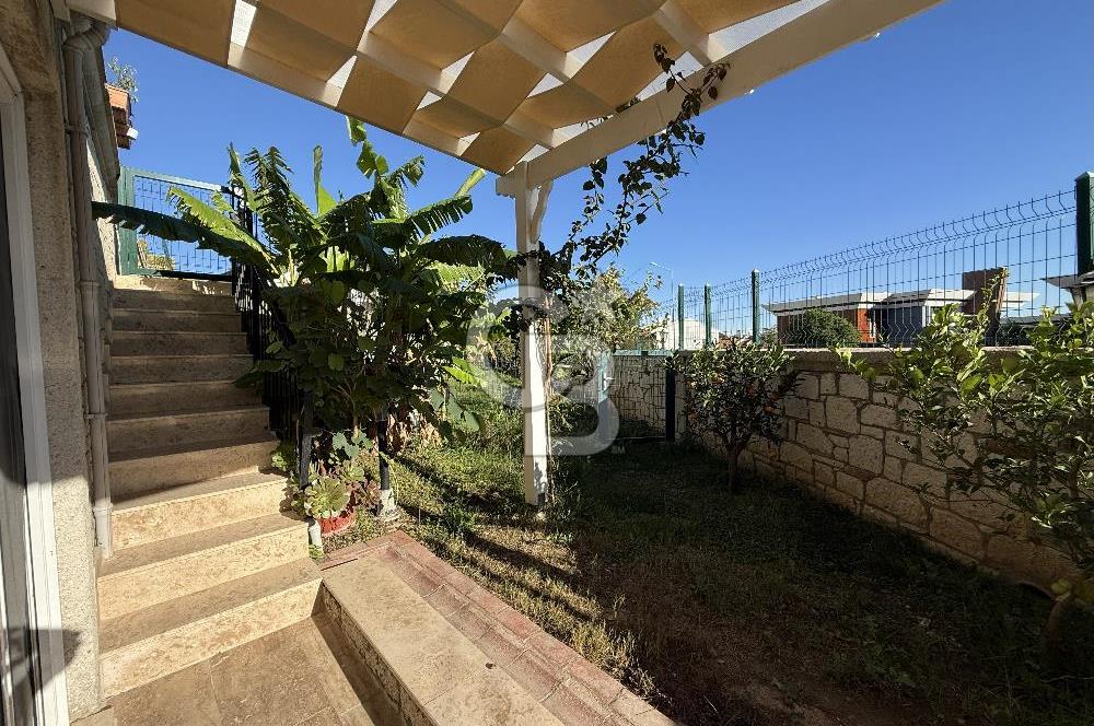 Urla İskele'de Denize 100 m 3+2 Satılık Villa