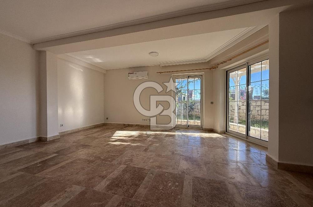 Urla İskele'de Denize 100 m 3+2 Satılık Villa