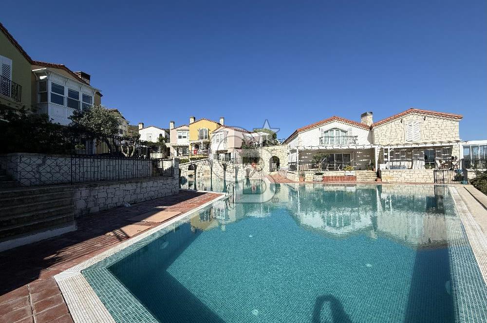 Urla İskele'de Denize 100 m 3+2 Satılık Villa