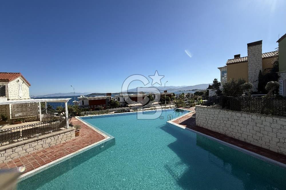 Urla İskele'de Denize 100 m 3+2 Satılık Villa