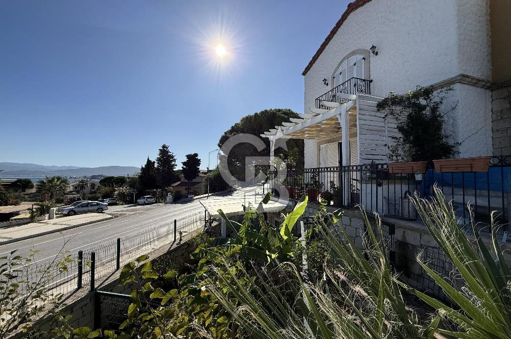 Urla İskele'de Denize 100 m 3+2 Satılık Villa
