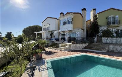 Urla İskele'de Denize 100 m 3+2 Satılık Villa