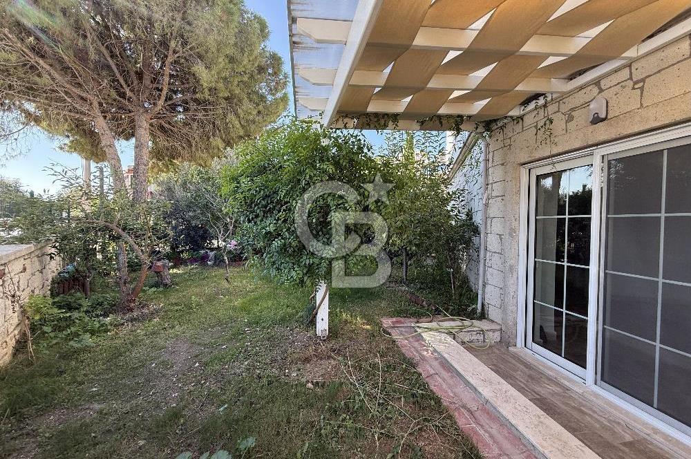 Urla İskele'de Denize 100 m 3+2 Satılık Villa