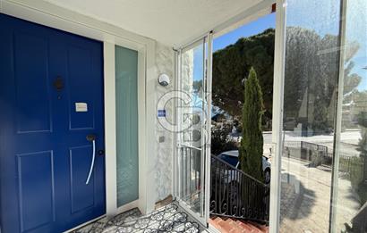 Urla İskele'de Denize 100 m 3+2 Satılık Villa