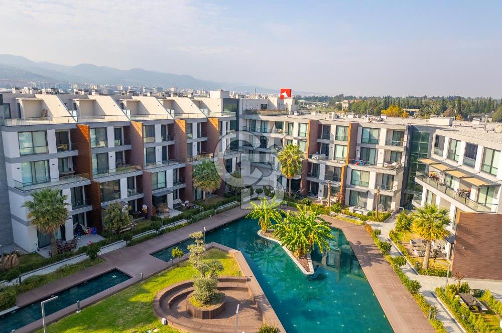 Gaziemir Sarnıç Landor Sitesinde Havuz Cepheli 2+1 Satılık Daire