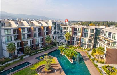 Gaziemir Sarnıç Landor Sitesinde Havuz Cepheli 2+1 Satılık Daire