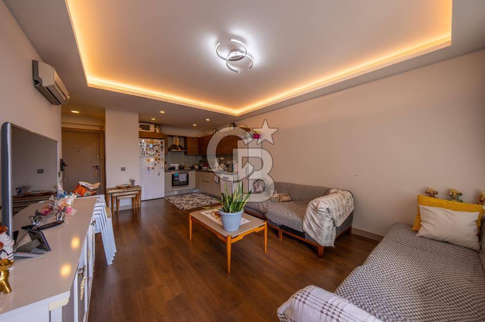 Gaziemir Sarnıç Landor Sitesinde Havuz Cepheli 2+1 Satılık Daire