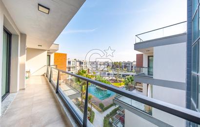 Gaziemir Sarnıç Landor Sitesinde Havuz Cepheli 2+1 Satılık Daire