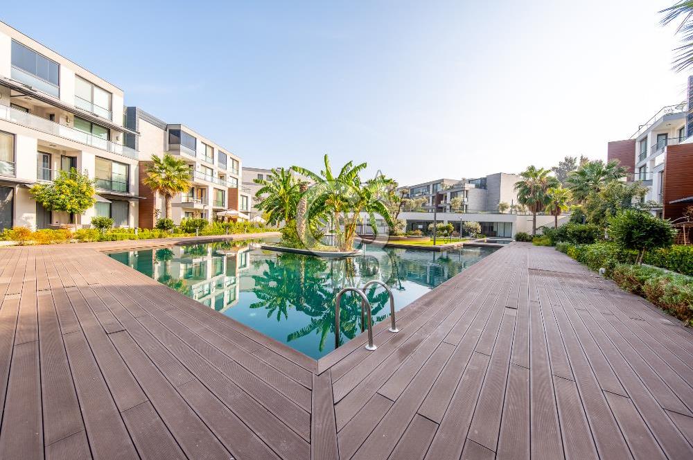 Gaziemir Sarnıç Landor Sitesinde Havuz Cepheli 2+1 Satılık Daire