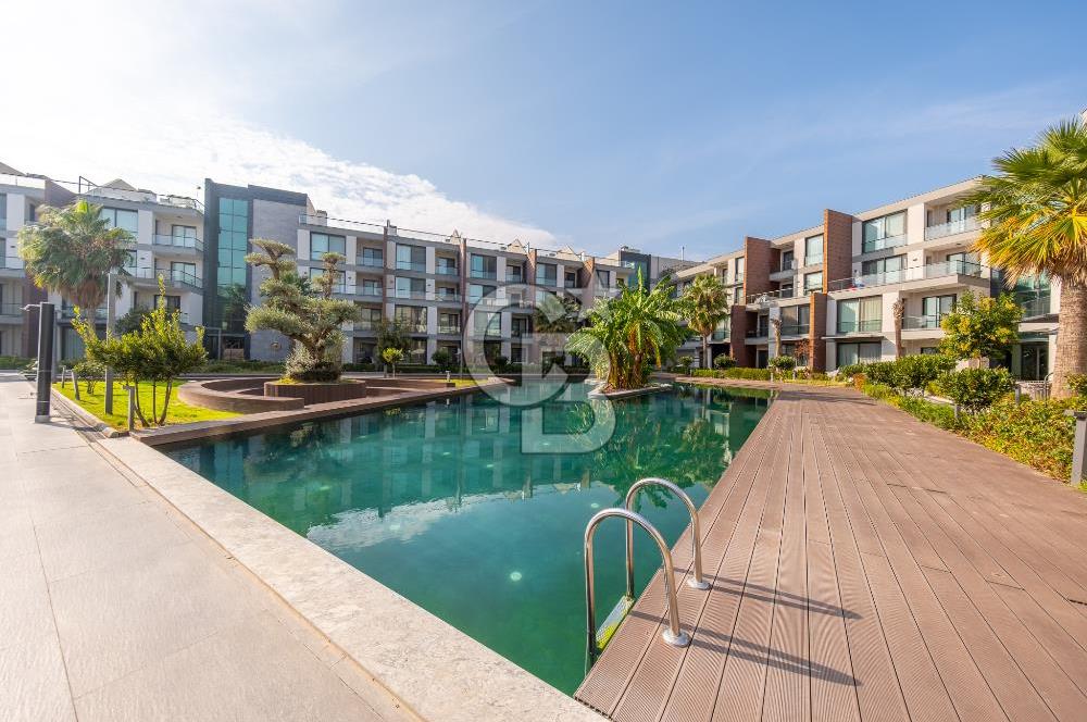 Gaziemir Sarnıç Landor Sitesinde Havuz Cepheli 2+1 Satılık Daire