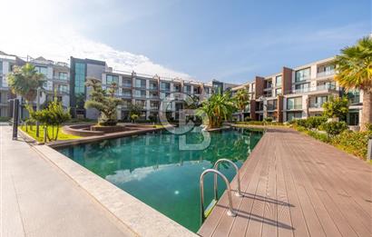 Gaziemir Sarnıç Landor Sitesinde Havuz Cepheli 2+1 Satılık Daire