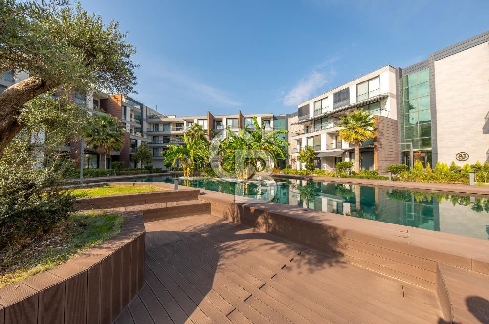 Gaziemir Sarnıç Landor Sitesinde Havuz Cepheli 2+1 Satılık Daire