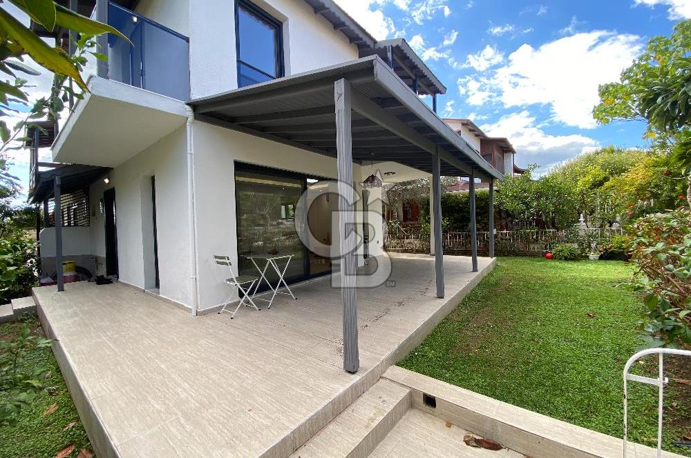 URLA GÜLBAHÇE'DE SİTE İÇİNDE 3+1 SATILIK DUBLEKS VİLLA