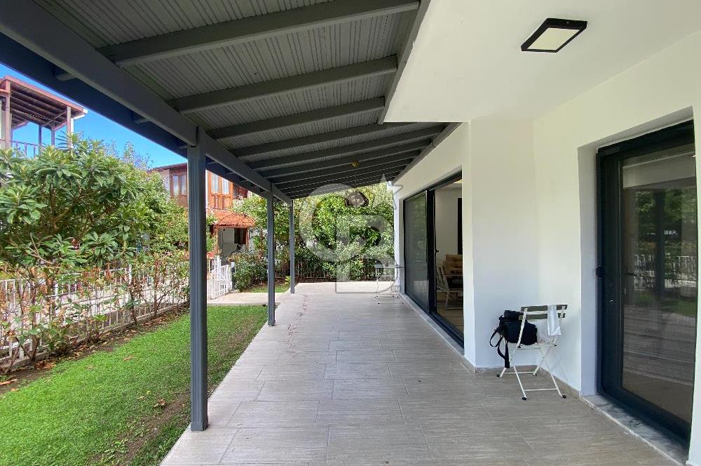 URLA GÜLBAHÇE'DE SİTE İÇİNDE 3+1 SATILIK DUBLEKS VİLLA