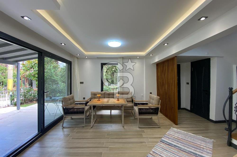 URLA GÜLBAHÇE'DE SİTE İÇİNDE 3+1 SATILIK DUBLEKS VİLLA