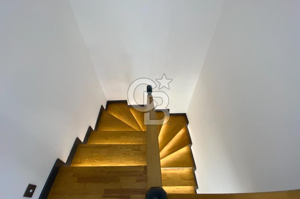 URLA GÜLBAHÇE'DE SİTE İÇİNDE 3+1 SATILIK DUBLEKS VİLLA