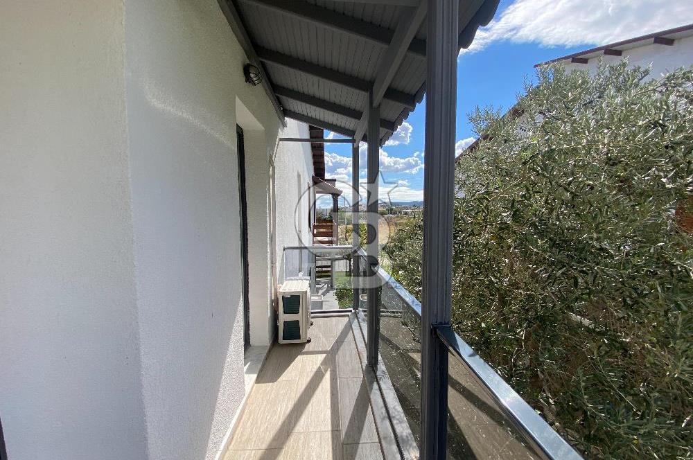 URLA GÜLBAHÇE'DE SİTE İÇİNDE 3+1 SATILIK DUBLEKS VİLLA